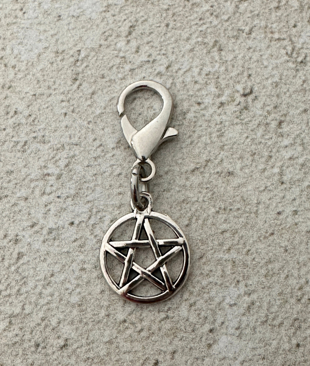 Pentacle Keychain Charm – Witchy Zipper Pull Bag Charm for Witches & Pagans