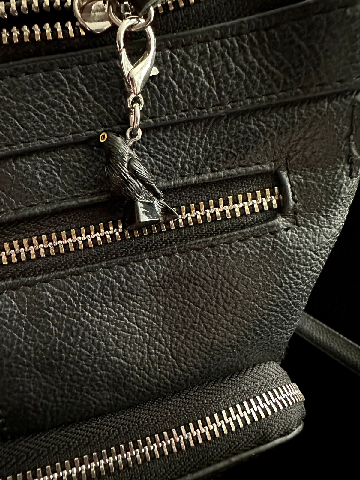 Crow Raven Bag Charm Keychain – Spooky Zipper Pull for Goths, Witches & Horror Fans