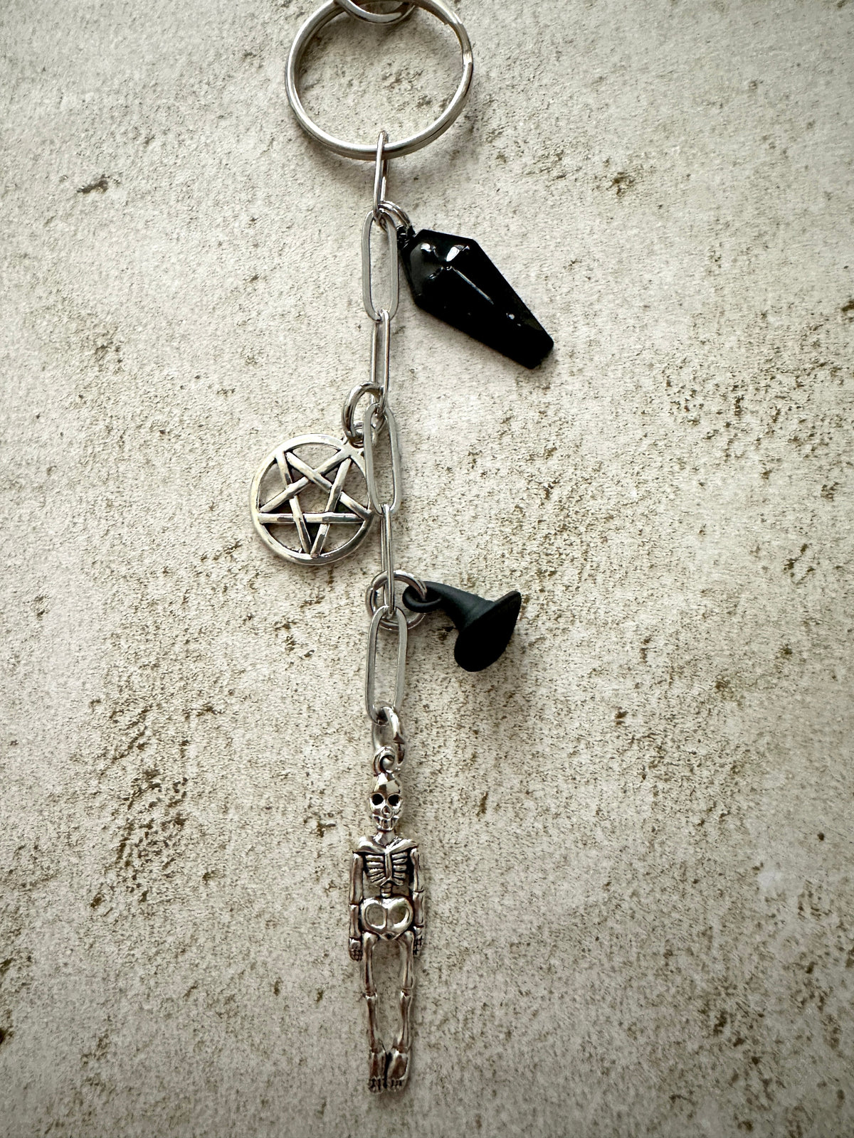 Spooky Horror Bag Charm Keychain – Silver & Black Coffin, Pentacle, Witch Hat & Skeleton Charm