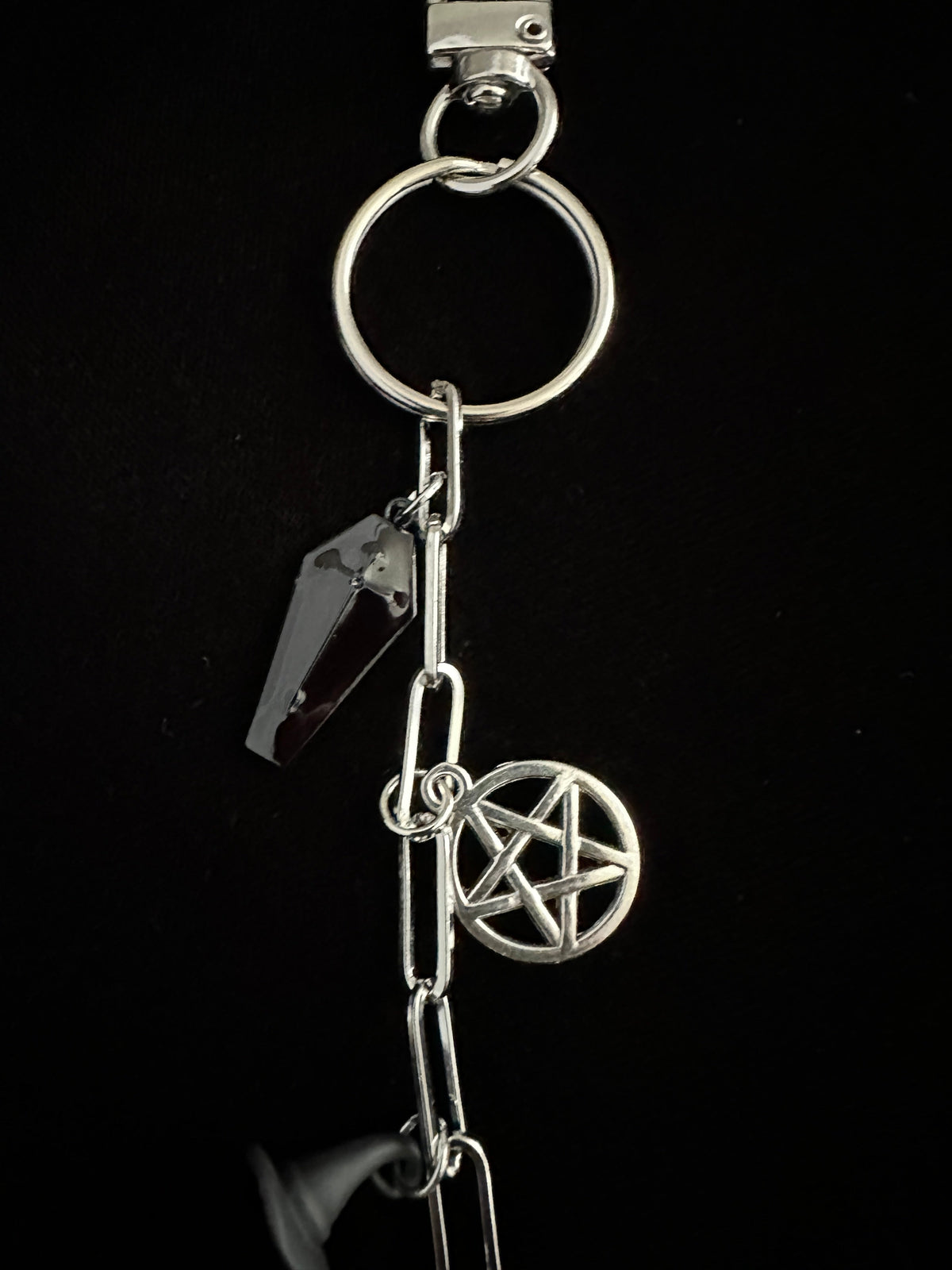 Spooky Horror Bag Charm Keychain – Silver & Black Coffin, Pentacle, Witch Hat & Skeleton Charm