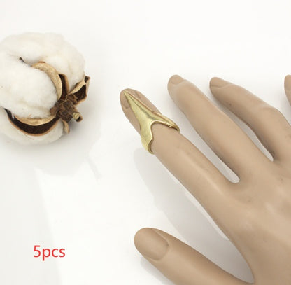 Gothic claw ring set on a hand, featuring stylish spikes and dramatic design, perfect for edgy fashion looks.