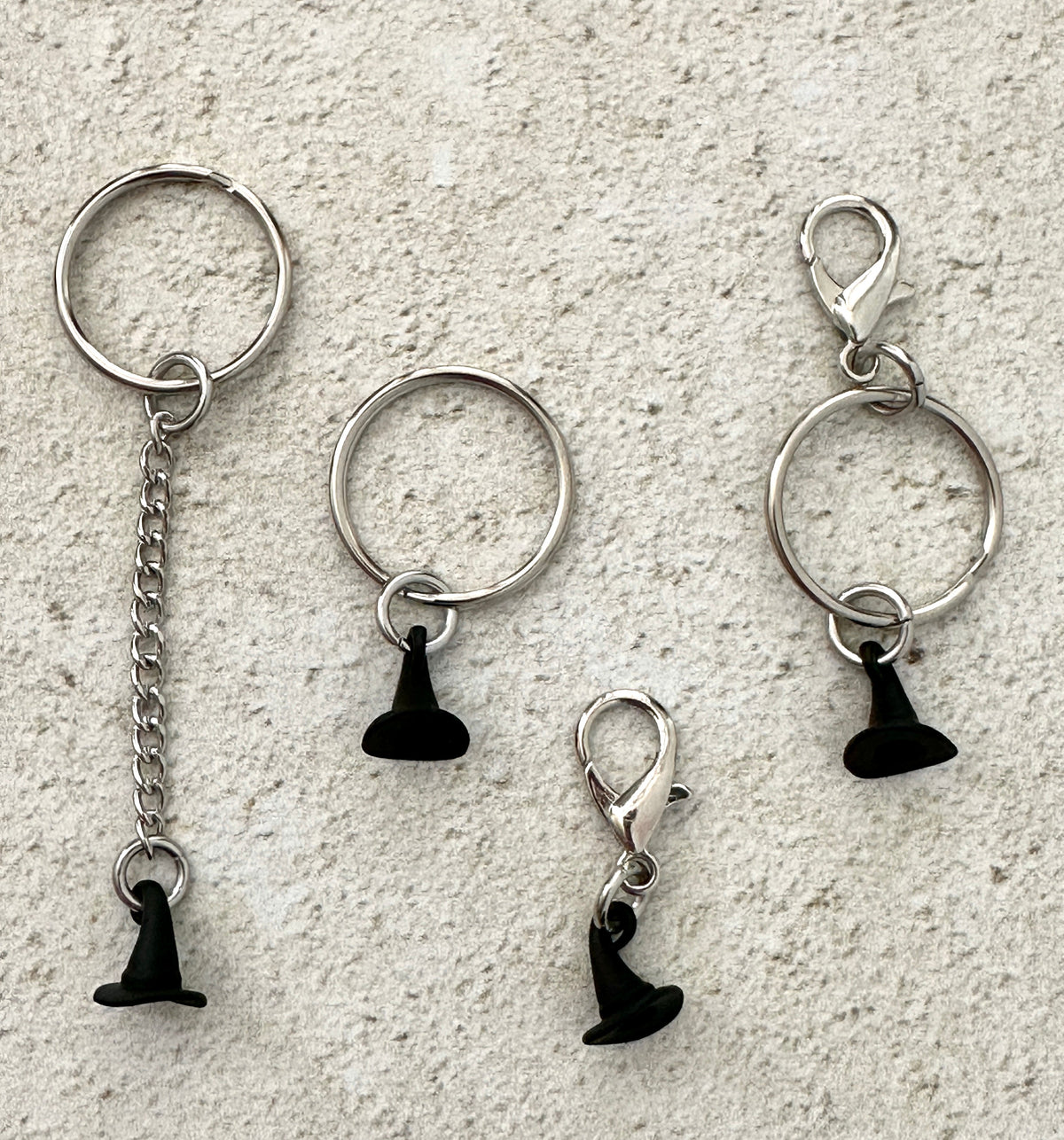 Black Witch Hat Keychain Charm – Witchy Zipper Pull Bag Charm for Witches & Halloween