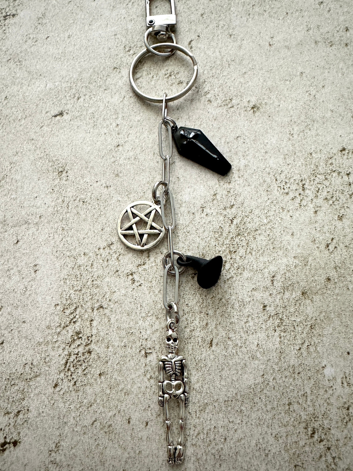 Spooky Horror Bag Charm Keychain – Silver & Black Coffin, Pentacle, Witch Hat & Skeleton Charm