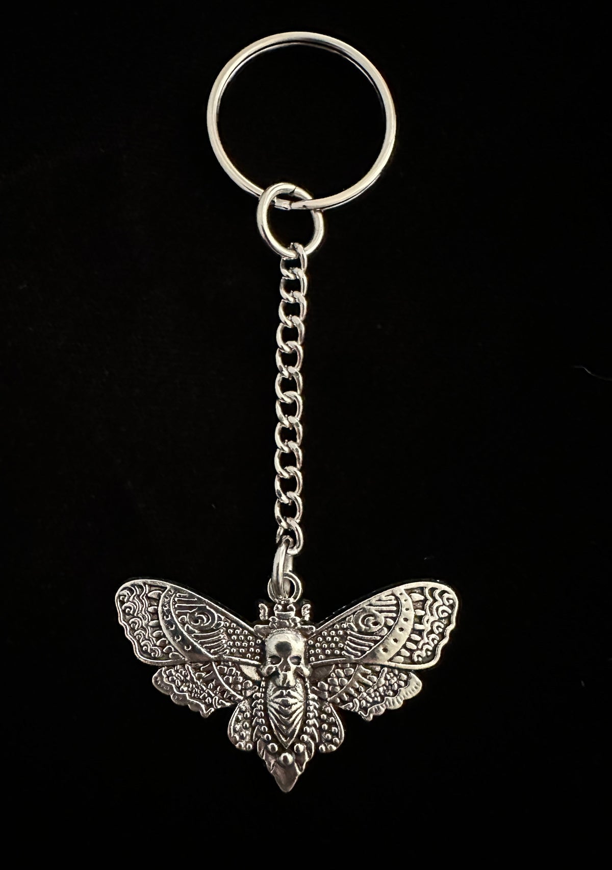 Mothman Cryptid Keychain – Horror Lover Bag Charm for Goths & Paranormal Fans