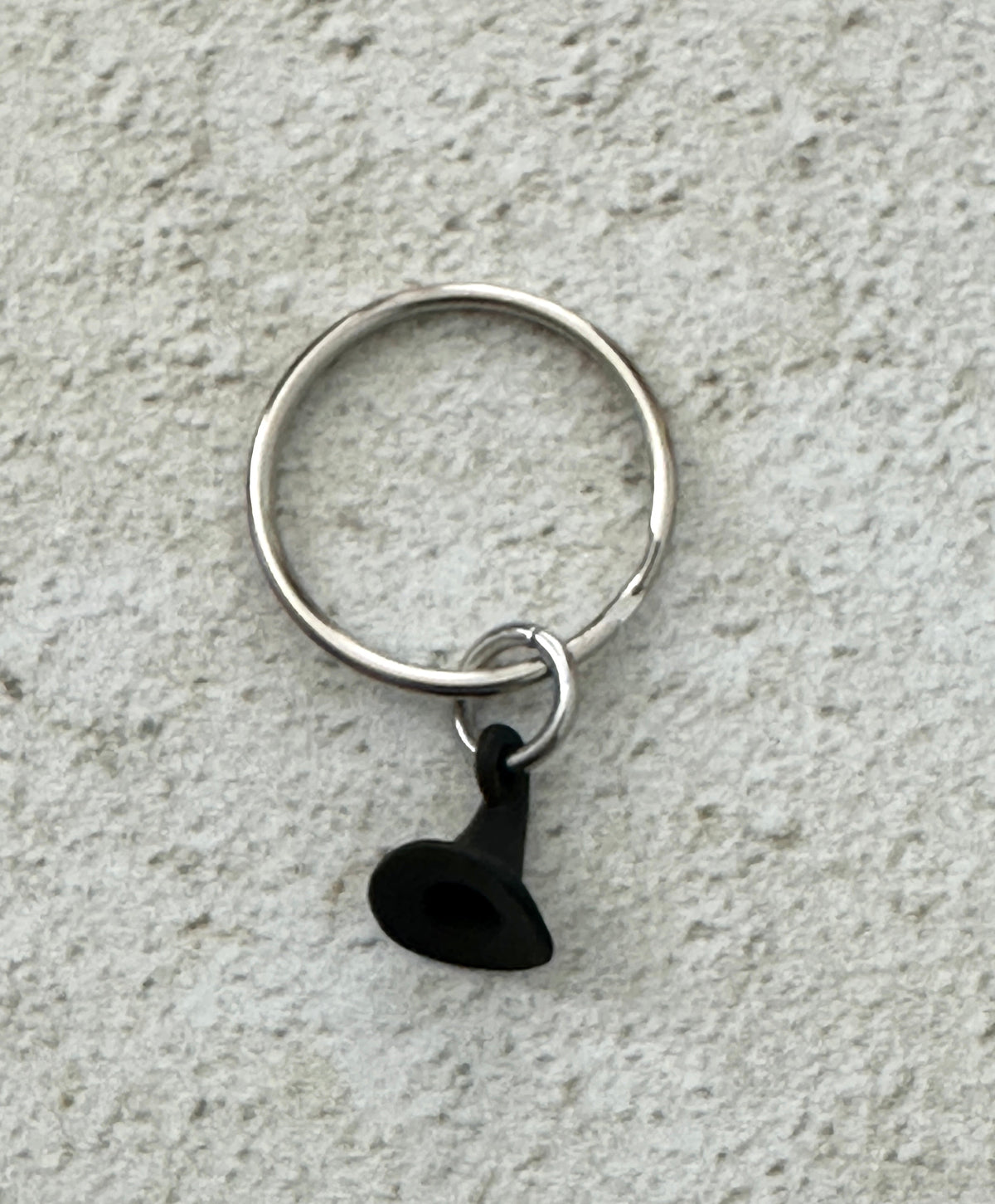 Black Witch Hat Keychain Charm – Witchy Zipper Pull Bag Charm for Witches & Halloween