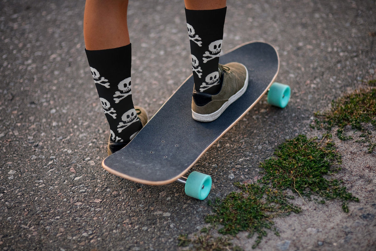 Skull and Crossbones Socks - Shadow Threadz Crypt