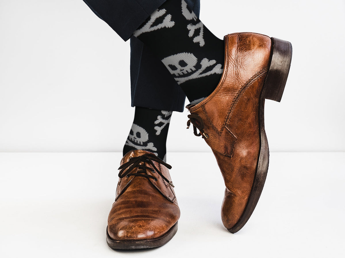 Skull and Crossbones Socks - Shadow Threadz Crypt