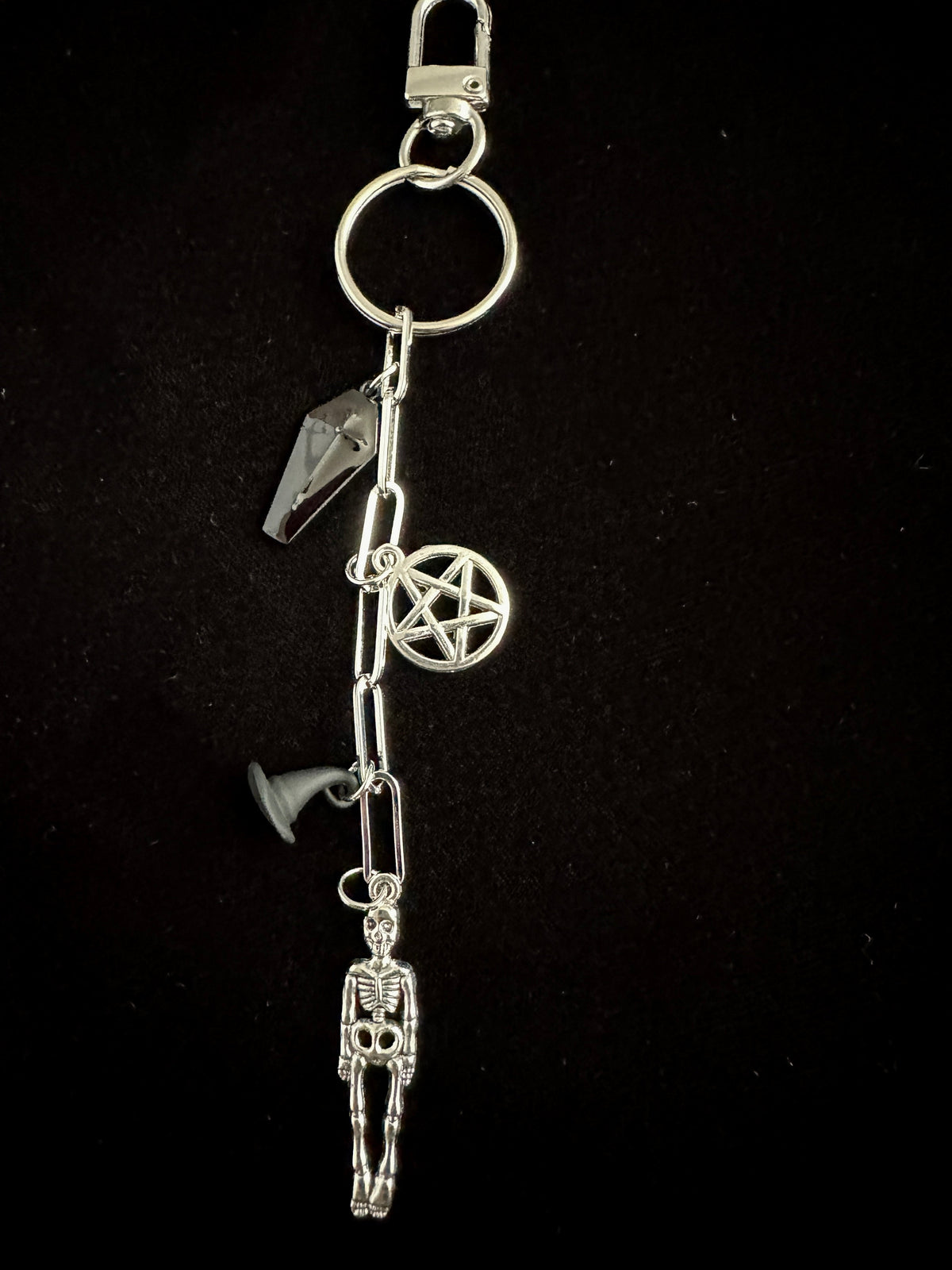 Spooky Horror Bag Charm Keychain – Silver & Black Coffin, Pentacle, Witch Hat & Skeleton Charm