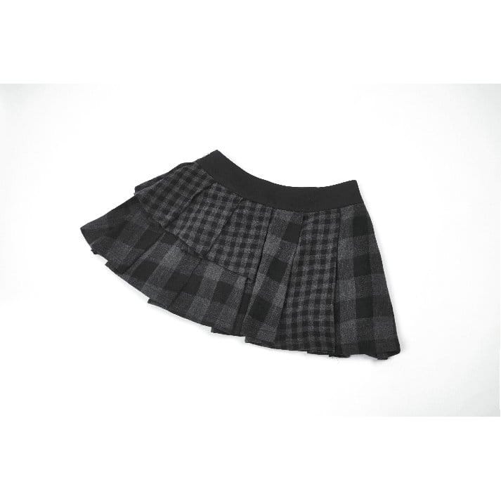 Riot Tartan Asymmetric Rivet Skirt detail view