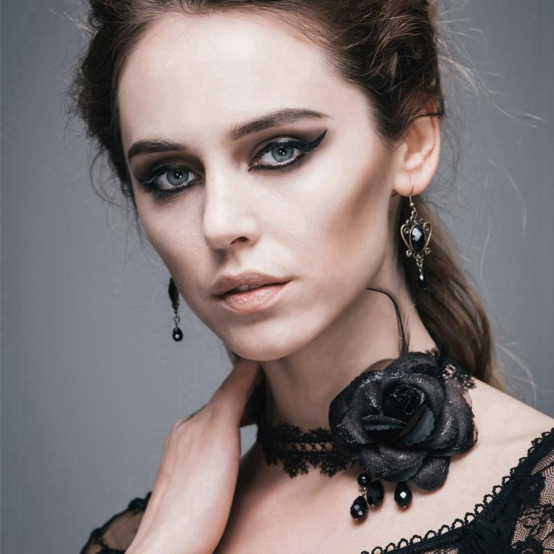 Dead Rose Lace Neckband detail view