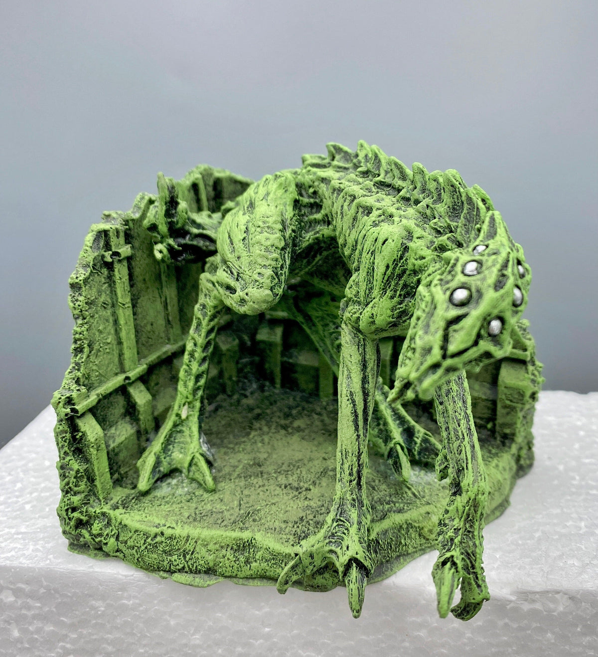 H.P. Lovecraft’s Hound of Tindalos Statue, Hand Painted Sculpture