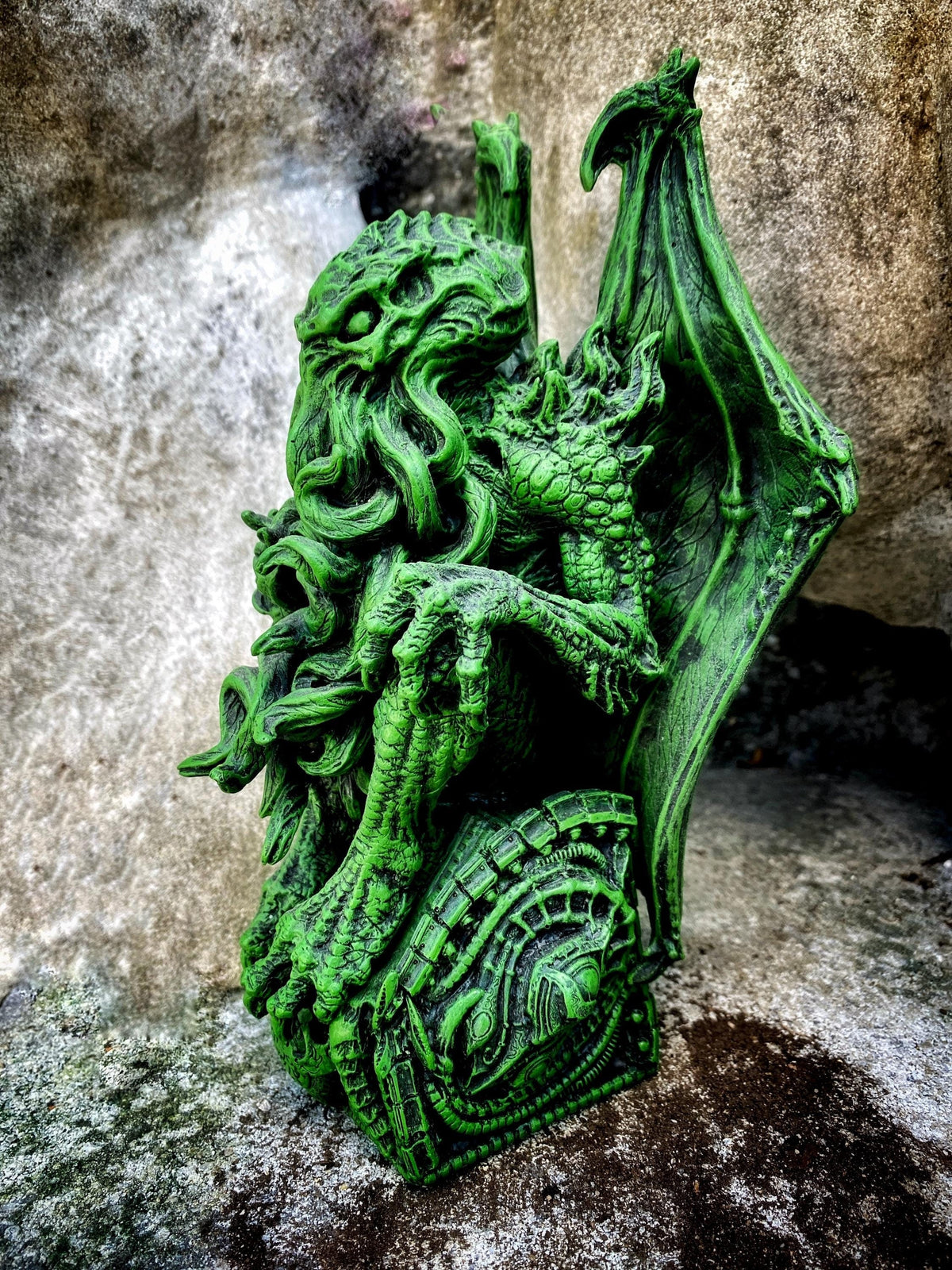 Cthulhu Enthroned Statue, Hand Painted Resin Sculpture