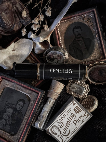 Cemetery (Dragon’S Blood Incense, Earth) Seance Rollerball Oil Perfume