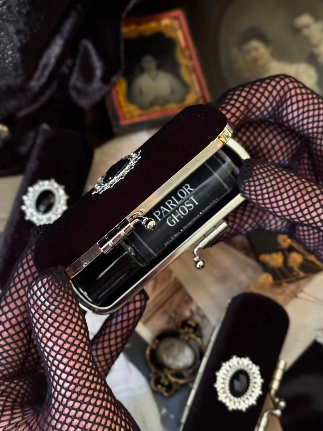 The Mourning Compact - Perfume Carry Case